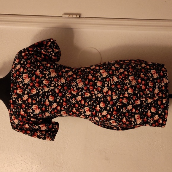 Dress - Picture 2 of 4